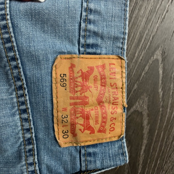 Levi's Relaxed Fit Light Blue Jeans - Picture 5 of 9